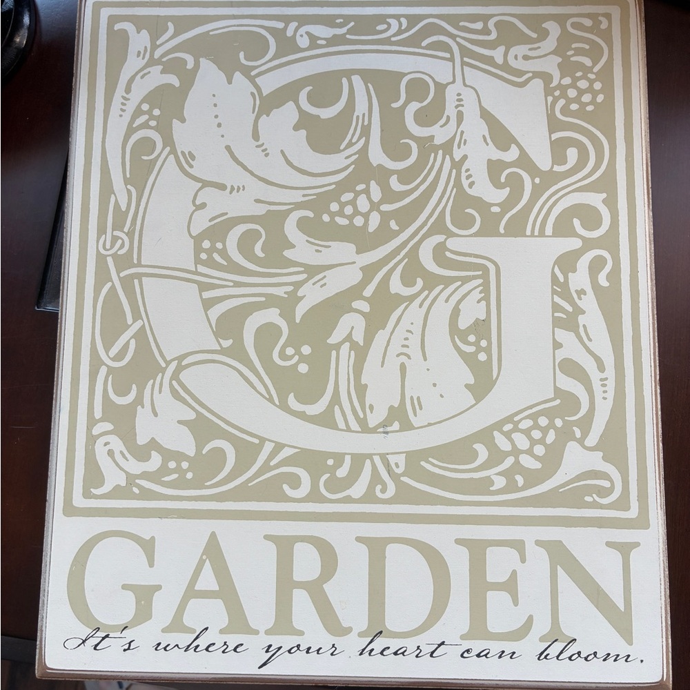 EUC! Decorative Garden Wall Art